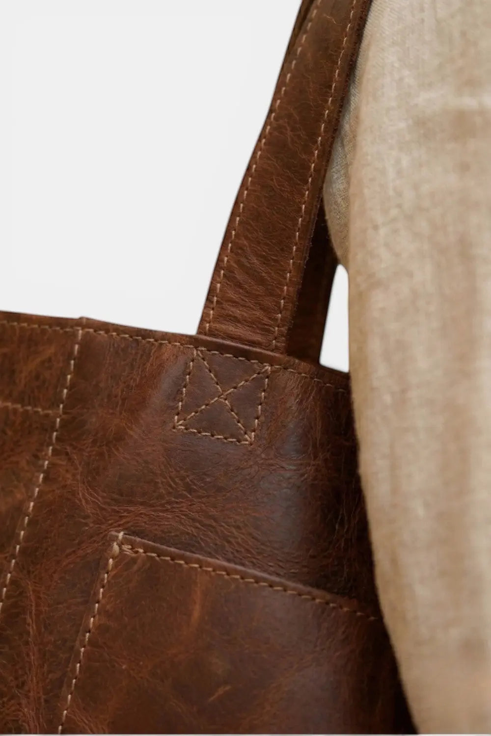 Byfleet | Large Leather Tote Bag with Outer Pocket RAVIKEN