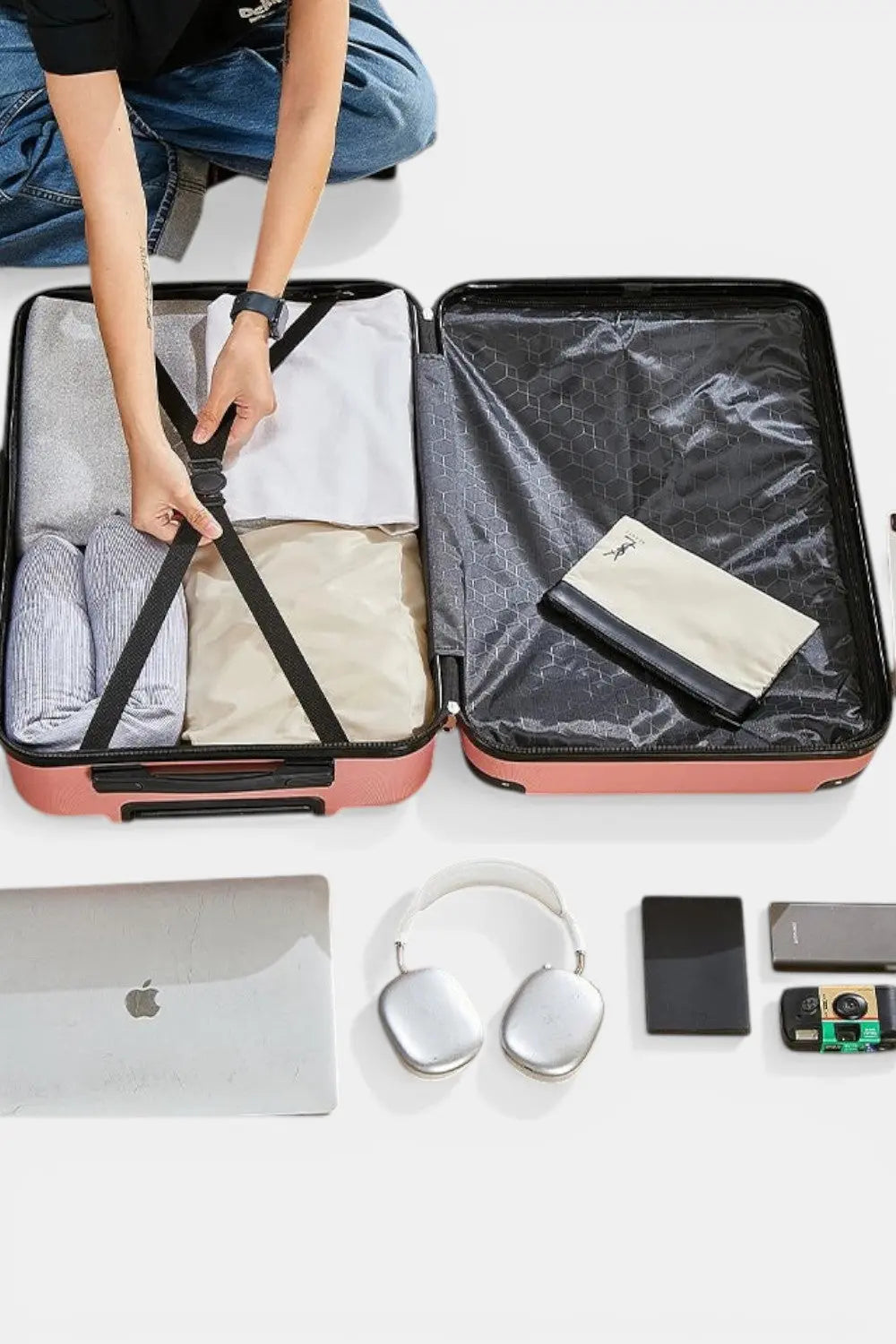Tilbury | Hard Shell Suitcase with Cup Holder & Phone Stand RAVIKEN